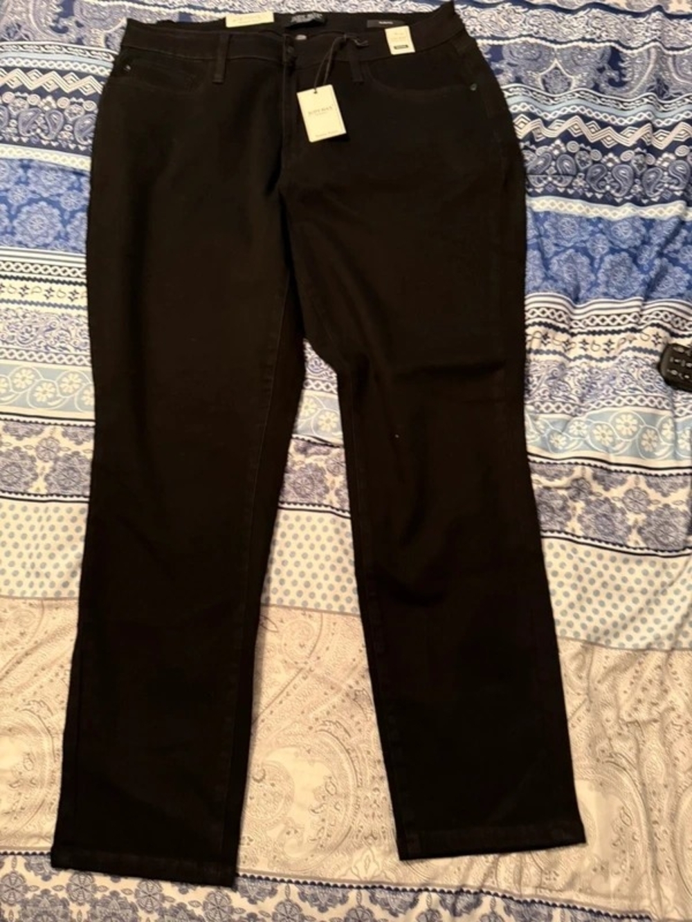 Judy Blue Black High-Rise Plus Size Jeans - Picture 4 of 5
